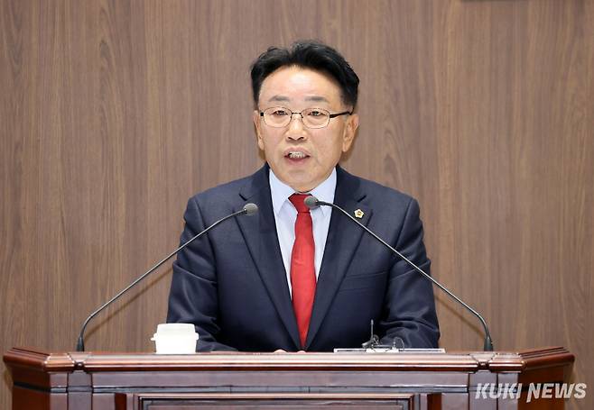 충남도의회 이철수 의원(당진1‧국민의힘)이 5일 제362회 정례회 1차 본회의에서 5분 발언을 하고 있다.