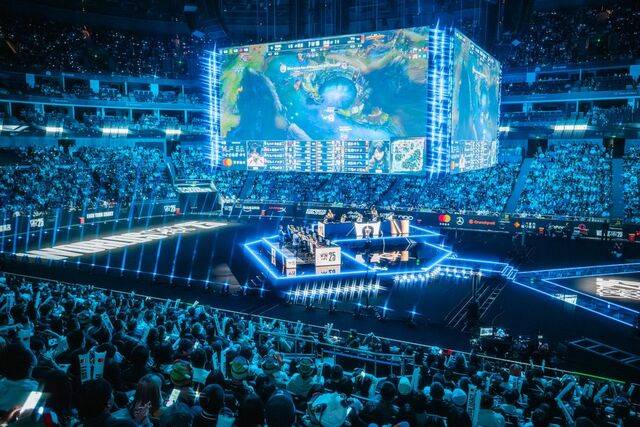 지난 1~2일 중국 상하이 메르세데스-벤츠 아레나에서 2025 LoL 월드 챔피언십 준결승전이 열렸다. 사진은 행사장 전경. 라이엇 게임즈 제공