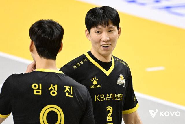 임성진과 대화하는 황택의./KOVO