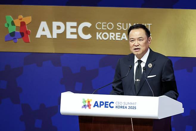 아누틴 찬위라꾼 태국 총리가 지난 10월 30일 경북 경주시 경주예술의전당에서 열린 APEC CEO SUMMIT KOREA 2025에서 정상 특별연설을 하고 있다.  경주=임세준 기자