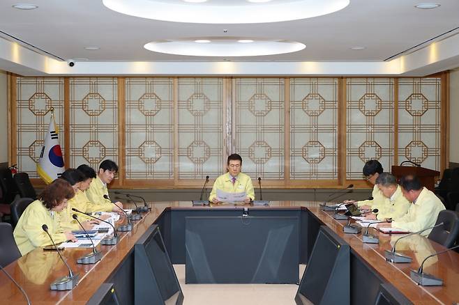 포항시는 5일 포스코 포항제철소 사고에 따른 긴급 대책회의를 긴급 소집했다.[포항시 제공]