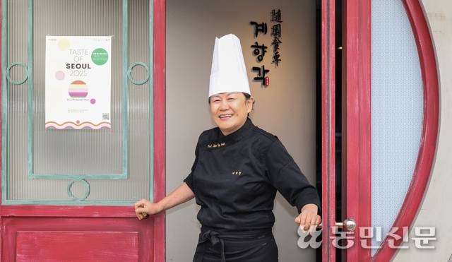 중식 셰프, 대학교수, 할리데이비슨까지. 끊임없이 도전을 이어온 신계숙 셰프는 2021년 서울 종로구에 중식당 계향각을 열었다. 그의 열정은 웍 위의 불길보다 더 뜨겁다. 이종수 기자