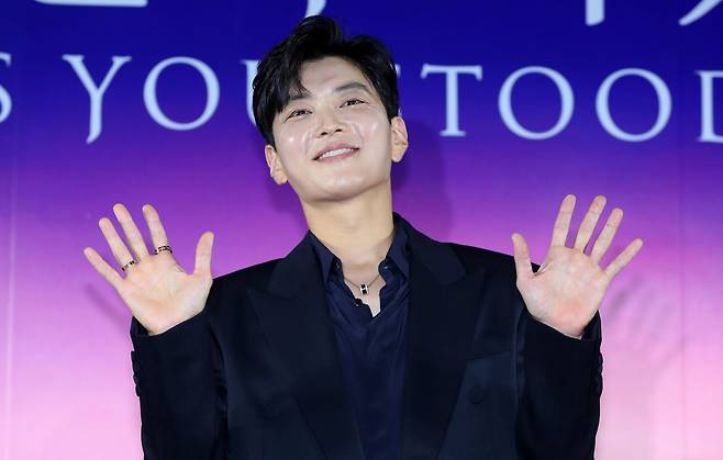 [서울=뉴시스] 김혜진 기자 = 배우 장승조가 5일 오전 서울 용산구 CGV용산아이파크몰에서 열린 넷플릭스 시리즈 ‘당신이 죽였다’ 제작발표회에서 포즈를 취하고 있다. 2025.11.05. jini@newsis.com