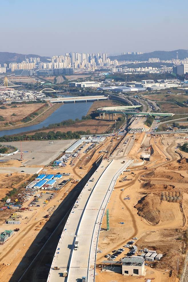 제3연륙교 전망대의 경치    (인천=연합뉴스) 임순석 기자 = 3일 오후 인천 제3연륙교 전망대에서 바라본 청라국제도시 일원의 전경. 2025.11.5