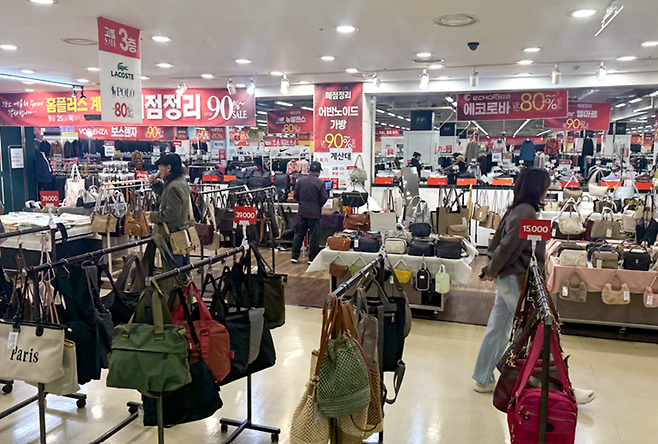 ▲홈플러스 계산점 3층에서 '고별세일전'이 이달 말까지 진행된다. 행사 종료 후 매대는 모두 철수될 예정이다.