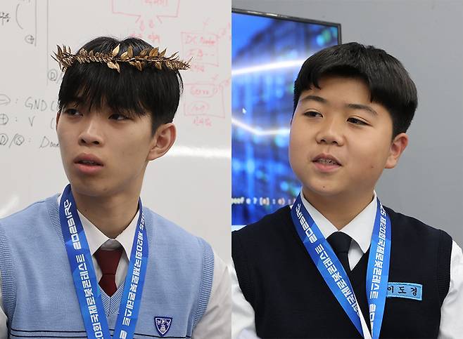 ▲ 산업통상자원부가 주최하고 한국로봇산업진흥원이 주관한 제20회 국제로봇콘테스트(IRC)에서 1위한 대구 경상고 1년 박원빈(왼쪽)과 청구중 1년 이도경. 김영환 기자 yhk@kyongbuk.com