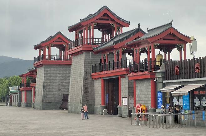 중국은 고구려 시기 박작성을 명나라 시기 호산성으로 바꿔 만리장성의 동쪽 끝이라고 주장한다. 호산성 입구 모습. <박진관기자>