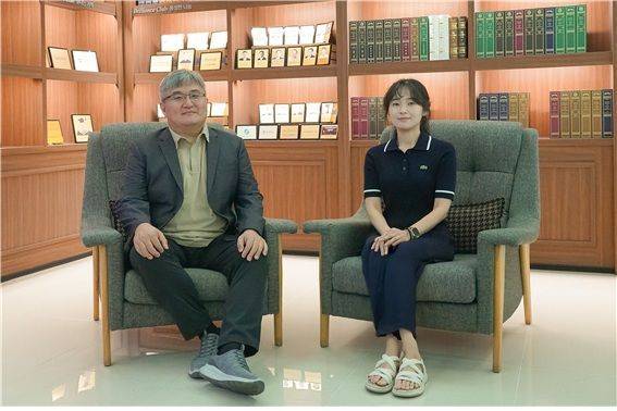 윤진호 광주과학기술원(GIST) 환경에너지공학과 교수(왼쪽)와 박진아 박사. GIST 제공