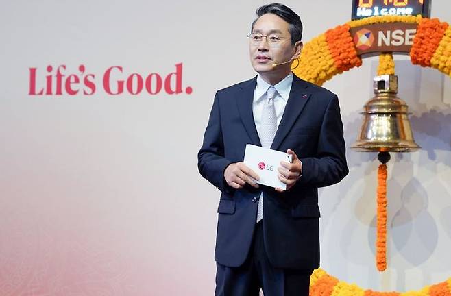 인도 뭄바이 국립증권거래소에서 14일(현지시간) 열린 LG전자 인도법인 상장식에 참석한 LG전자 조주완 CEO.ⓒLG전자