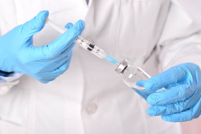 독일에서 노인 환자에게 약물을 과다 투여해 숨지게 한 혐의로 재판에 넘겨진 전직 간호사가 결국 종신형을 선고받았다. tkwls=rpxldlalwl