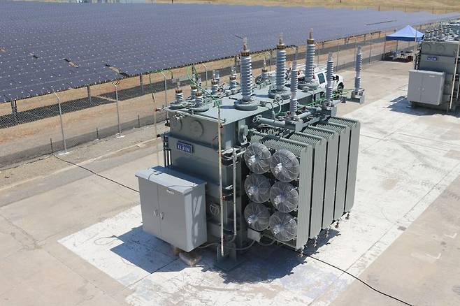 미국태양광발전소에 설치된 116kV 변압기. 일진전기 제공