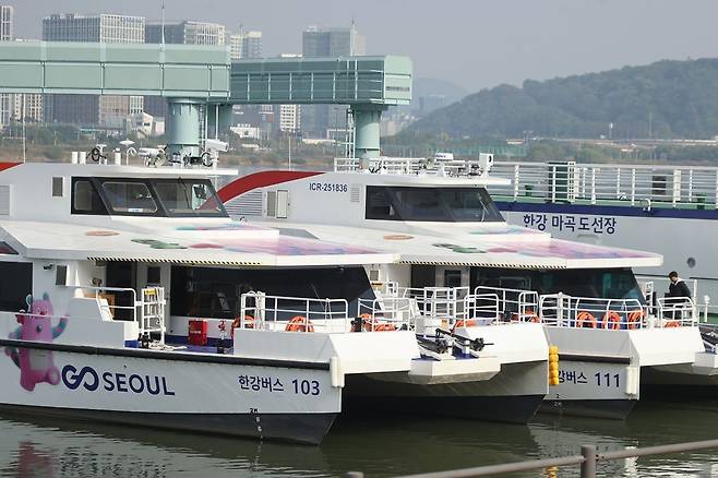 한강버스 재운항을 하루 앞둔 지난달 31일 서울 한강버스 마곡도선장에 한강버스가 정박해 있다. 연합뉴스
