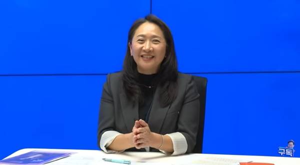 ▲ 최성아 대통령실 해외언론비서관. 사진=디소브리핑 갈무리