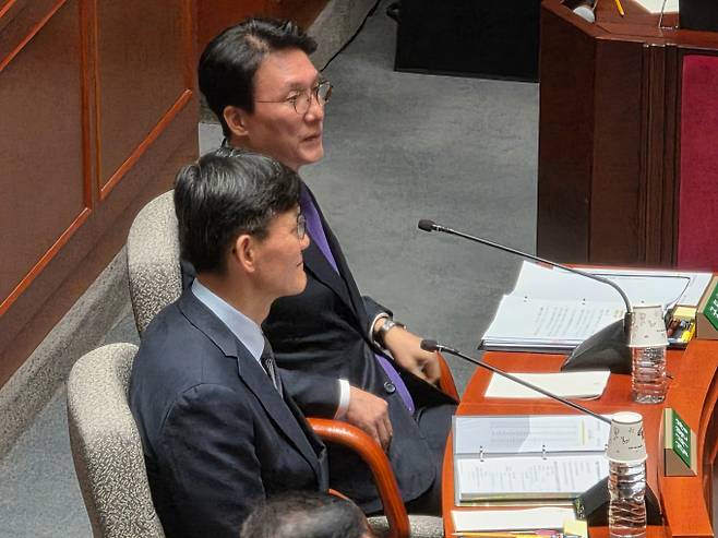 정부는 이날 한미 관세합의에 포함된 대미 투자와 관련해 "국회 비준이 필요하지 않다"는 입장도 재확인했다. 사진은 김민석 국무총리가 6일 예결위 종합정책질의에 참석한 모습,/사진=김성아 기자