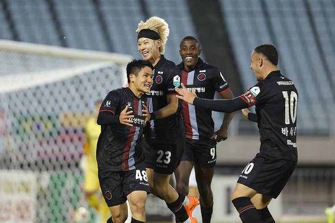 [서울=뉴시스] 프로축구 K리그2 부천FC1995. (사진=한국프로축구연맹 제공) *재판매 및 DB 금지