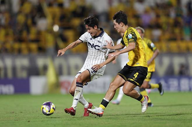 [서울=뉴시스] 프로축구 K리그2 서울이랜드FC와 전남 드래곤즈의 경기 장면. (사진=한국프로축구연맹 제공) *재판매 및 DB 금지