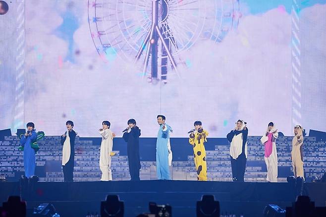 슈퍼주니어는 지난 8월 22일부터 24일까지 사흘 동안 서울 송파구 올림픽공원 케이스포돔(구 체조경기장)에서 단독 콘서트 '슈퍼쇼10'을 열어 시야제한석까지 매진시켰다. SM엔터테인먼트 제공