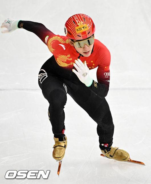 [OSEN=민경훈 기자] 10일 서울 목동 아이스링크에서 '2023 KB금융 국제빙상경기연맹(ISU) 쇼트트랙 세계선수권대회' 예선전 경기가 진행됐다.남자 1000m 예선전에서 중국 린샤오쥔(한국 이름 임효준)이 질주를 하고 있다. 2023.03.10 / rumi@osen.co.kr