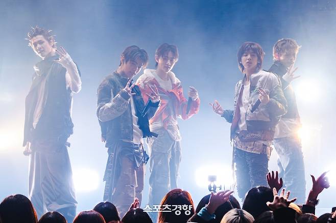 쇼케이스를 진행하고 있는 그룹 코르티스. 빅히트 뮤직 제공