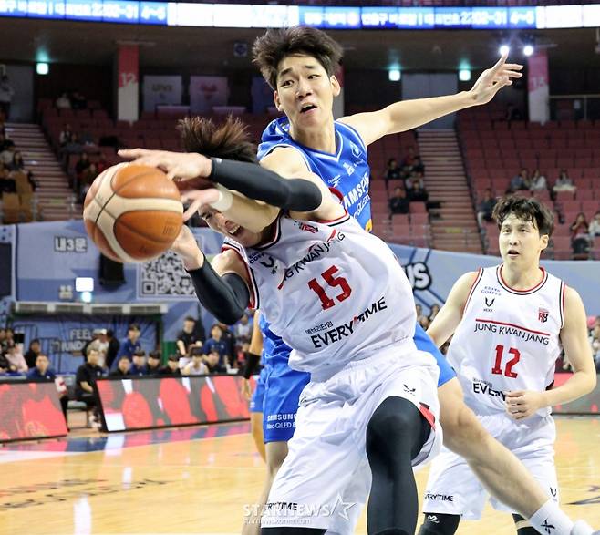 [한번에쓱] 'KBL 잘나가는 1위 정관장 잡은 삼성썬더스' 생생현장