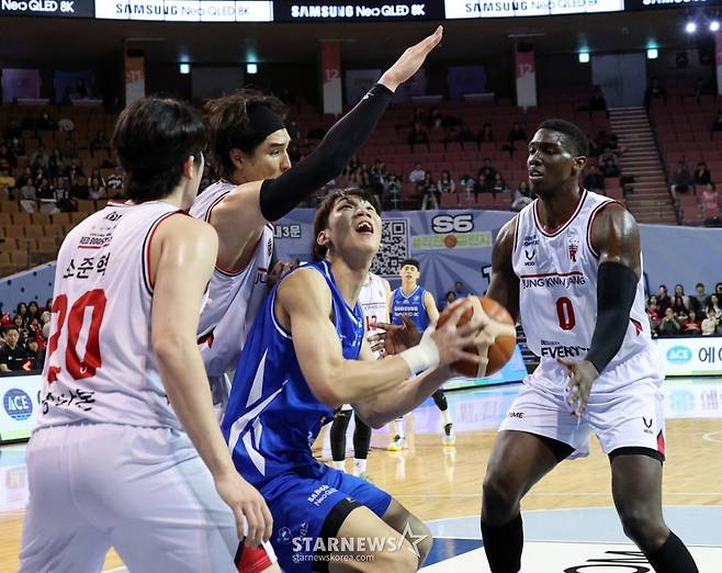 [한번에쓱] 'KBL 잘나가는 1위 정관장 잡은 삼성썬더스' 생생현장