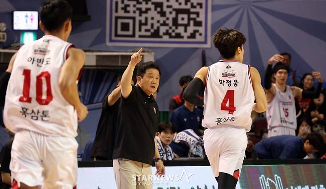 [한번에쓱] 'KBL 잘나가는 1위 정관장 잡은 삼성썬더스' 생생현장