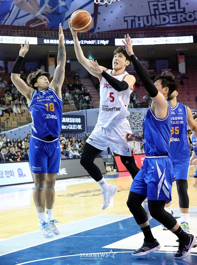 [한번에쓱] 'KBL 잘나가는 1위 정관장 잡은 삼성썬더스' 생생현장