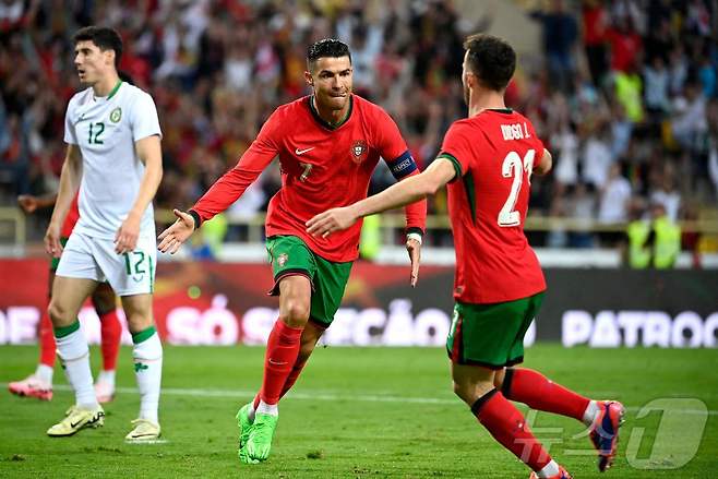 호날두(왼쪽)와 조타ⓒ AFP=뉴스1