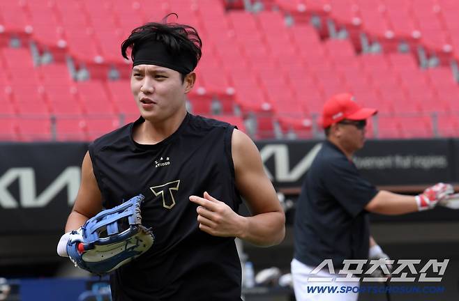 27일 광주 기아챔피언스필드에서 열린 KIA 타이거즈와 NC 다이노스의 경기. KIA 오선우가 훈련을 하고 있다. 광주=박재만 기자 pjm@sportschosun.com/2025.09.27/