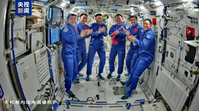 지난 4월 24일 선저우 20호 우주선이 톈궁 우주 정거장과의 도킹하는 장면 (출처=중국유인우주공정판공실CMSEO)