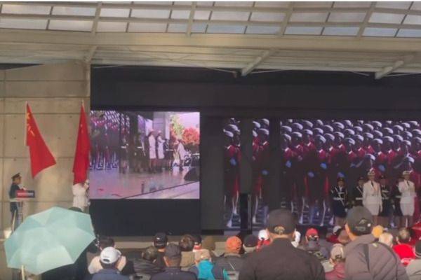 지난 2일 여주오곡나루축제에서 등장한 인민 해방군 깃발과 중공군 행진 영상. /사진=쓰레드 캡처