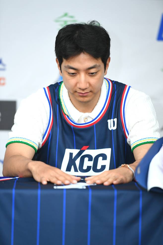 오프시즌 KT를 떠나 KCC 유니폼을 입은 허훈. KCC 제공
