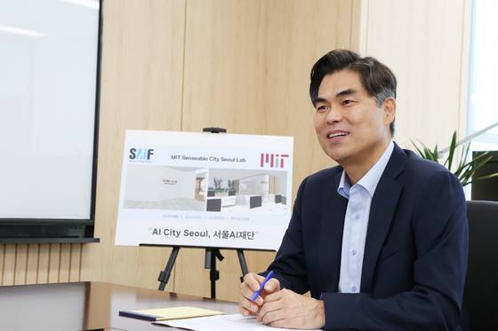 김만기 서울AI재단 이사장이 15일 중앙일보와 인터뷰하고 있다. [사진 서울AI재단]