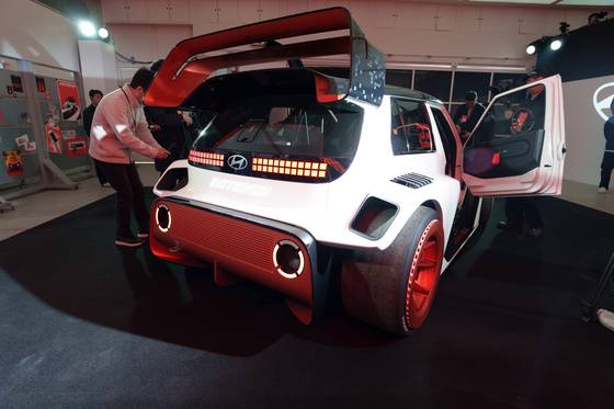 The Hyundai Insteroid concept is unveiled at the Peaches Dowon in Seongdong District, eastern Seoul, on March 31. [CHO YONG-JUN]