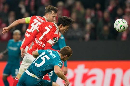 헤더로 역전 결승골을 터트리는 이재성. 사진[AP=연합뉴스]