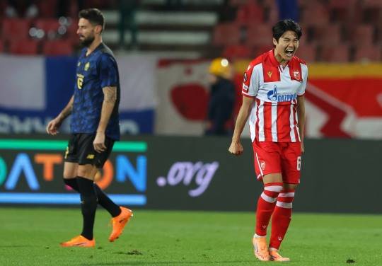 승리를 기뻐하는 즈베즈다의 수비수 설영우. 사진[EPA=연합뉴스]