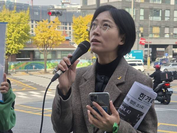 ▲21대 국회의원이었던 장혜연 전 정의당 의원이 6일 서울 마포구 공덕동 한겨레 사옥 앞에서 열린 기자회견에 참석해 발언하고 있다. 사진=김예리 기자