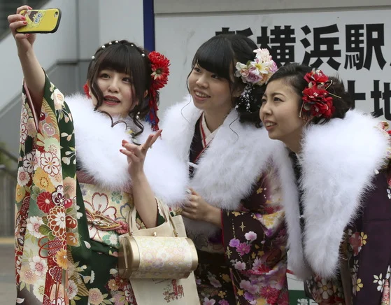 성인식에서 기모노 입은 일본 여성들. 사진은 기사와 무관. [연합뉴스]