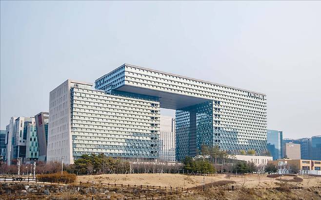 엔씨소프트가 체질 개선을 단계적으로 밟고 있다. 과거와는 확연히 다른 전략으로 승부수를 띄운다. 사진은 판교 엔씨소프트 사옥. (매경DB)