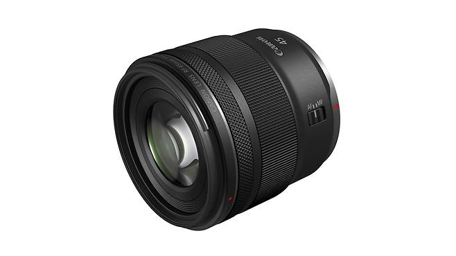 대구경 단초점 렌즈 RF45mm F1.2 STM [캐논코리아 제공]