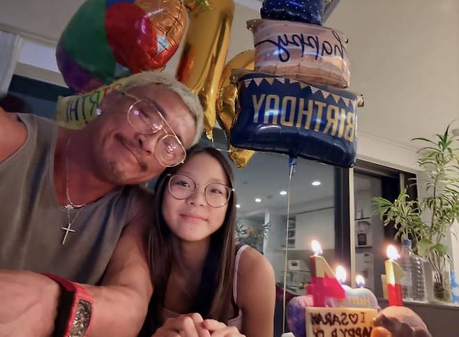 [서울=뉴시스] 추성훈(왼쪽), 추사랑. (사진=추성훈 인스타그램 캡처) 2025.11.07. photo@newsis.com *재판매 및 DB 금지