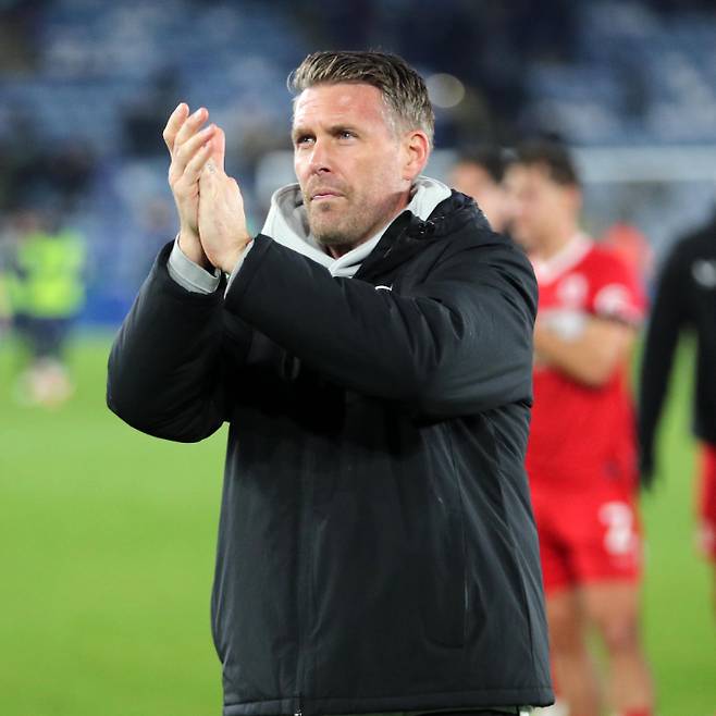 롭 에드워즈 감독. 미들즈브러 X