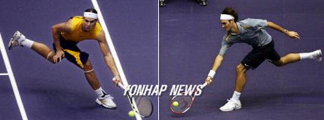 Nadal (left) and Federer during the 2006 super match. Yonhap News