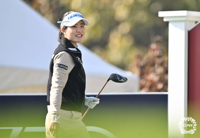 1라운드 10번 홀 티잉 구역의 박민지. 사진 제공=KLPGA