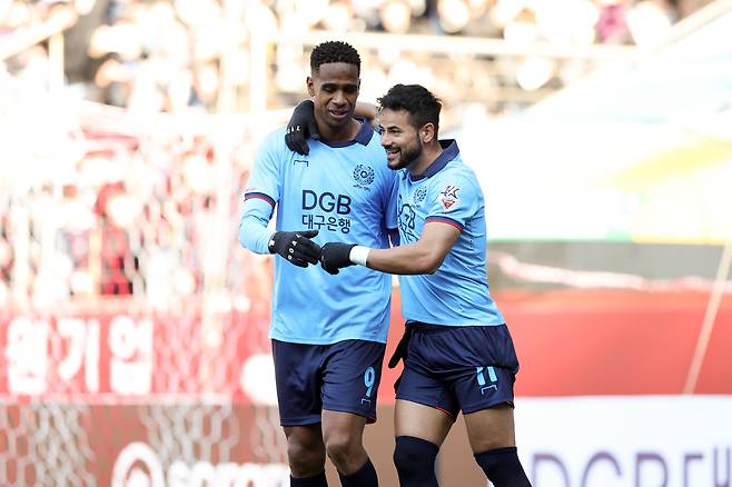 대구 에드가와 세징야. 프로축구연맹 제공