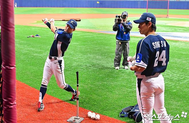 5일 오후 서울 구로구 고척스카이돔에서 진행된 야구 국가대표팀 훈련에 참석한 훈련을 마친 박해민이 훈련에 임하고 있다. 엑스포츠뉴스 DB