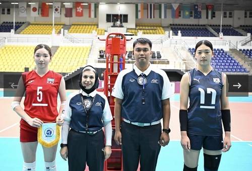 카자흐스탄과 경기에 나선 U-16 여자대표팀의 주장 손서연(맨 오른쪽)  [아시아배구연맹 홈피 캡처. 재판매 및 DB 금지]