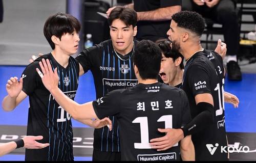 득점 후 기뻐하는 현대캐피탈 선수들 [한국배구연맹 제공. 재판매 및 DB 금지]