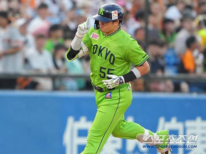 무라카미는 폭발적인 파워가 강점이지만 헛스윙률이 높다. 이 때문에 메이저리그에서 성공 가능성을 회의적으로 바라보는 시각이 있다. 사진캡처=야쿠르트 스왈로즈 SNS