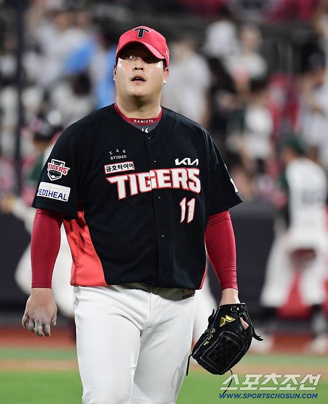31일 수원 케이티위즈파크에서 열린 KT와 KIA의 경기. 6회 투구를 마치고 마운드를 내려오는 KIA 조상우. 수원=송정헌 기자songs@sportschosun.com/2025.08.31/